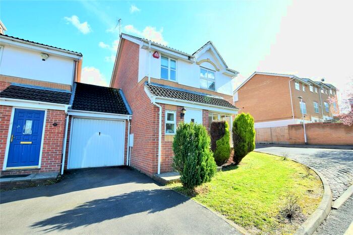 3 Bedroom Link Detached House To Rent In Elm Park, Reading, Berkshire, RG30