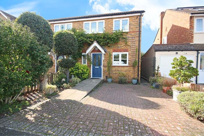 2 Bedroom Property For Sale In Thetford Road, Ashford, TW15