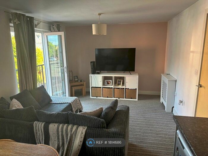 2 Bedroom Flat To Rent In Lawnhurst Avenue, Wythenshawe, Manchester, M23