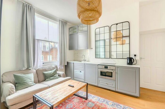 Studio To Rent In Fulham Broadway, Fulham Broadway, London, SW6