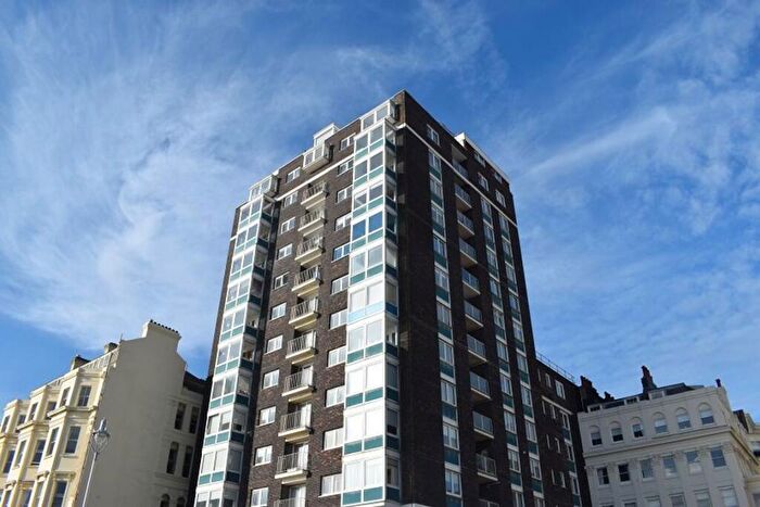 1 Bedroom Flat To Rent In Cavendish House, Kings Road Brighton, BN1