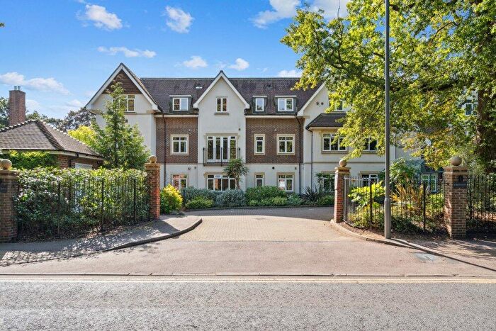 2 Bedroom Apartment To Rent In - Station Road, Beaconsfield, HP9