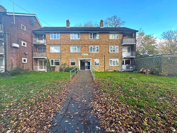 2 Bedroom Flat To Rent In Thruxton Court, Bitterne, Southampton, Hampshire, SO19