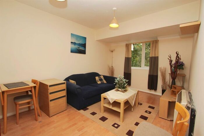 2 Bedroom Flat To Rent In Goosander Court, Colindale, London, NW9