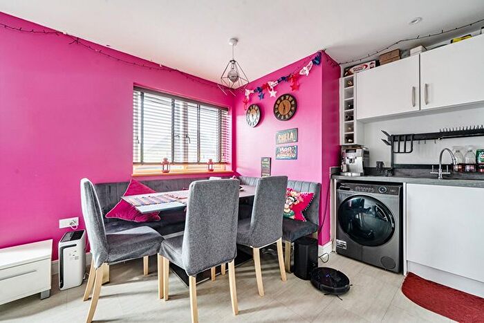 2 Bedroom Flat For Sale In Keyne Court, Keynsham, Somerset, BS31