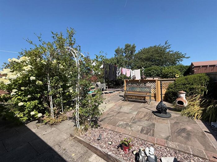 1 Bedroom Semi-Detached Bungalow For Sale In Stamford Grove, Stalybridge, SK15