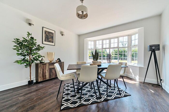 5 Bedroom Detached House For Sale In Tunstall Road, Tunstall, Sittingbourne, Kent, ME10