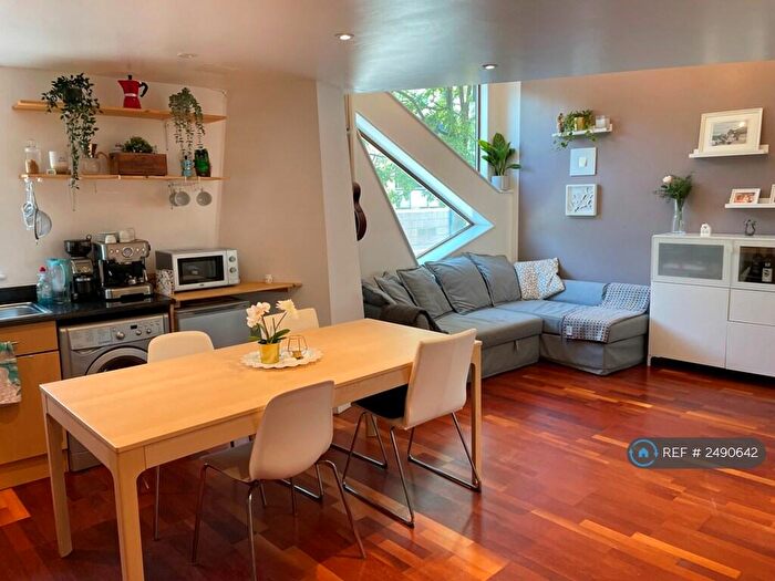 2 Bedroom Flat To Rent In Rope Street, London, SE16