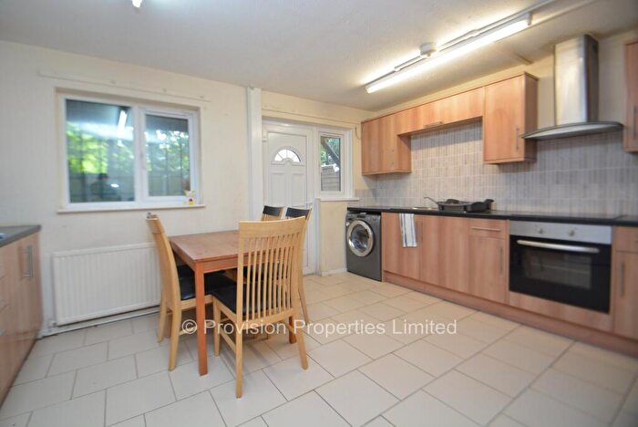 4 Bedroom Town House To Rent In Well Close Rise, City Centre, Leeds, LS2