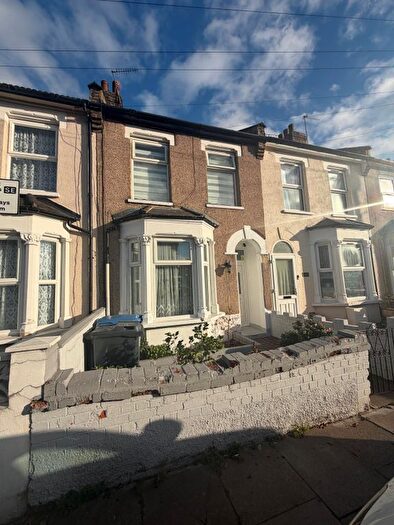 3 Bedroom Terraced House To Rent In Haselbury Road, N18