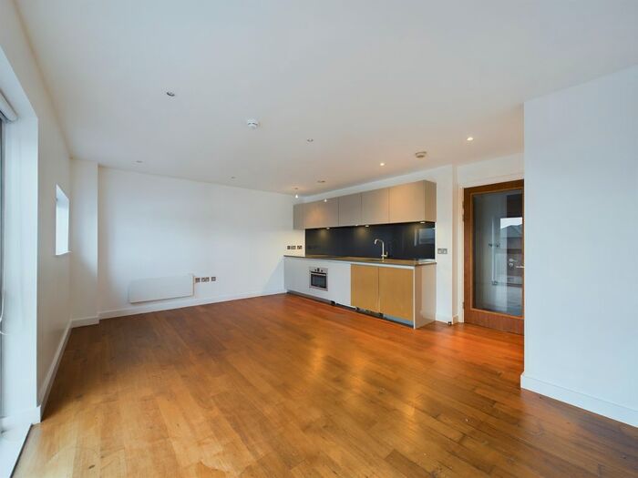 2 Bedroom Flat To Rent In William Jessop Way, City Centre, Liverpool, L3