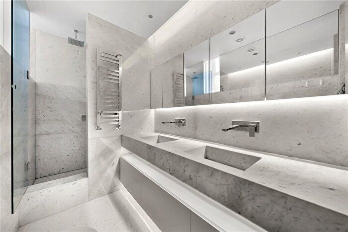 3 Bedroom Flat To Rent In The Little Boltons, Chelsea, London, SW5