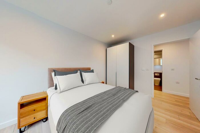 2 Bedroom Apartment To Rent In Park Central East, London, SE1