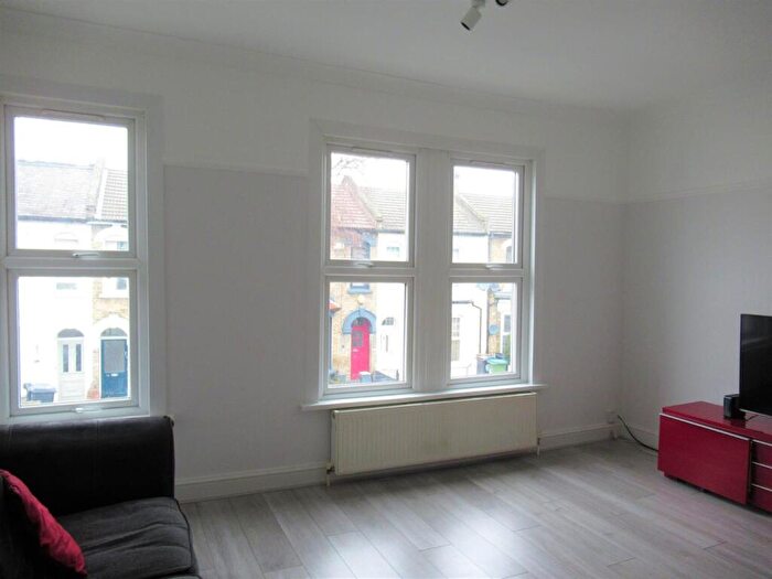 2 Bedroom Apartment To Rent In Hazelwood Road, Walthamstow, E17