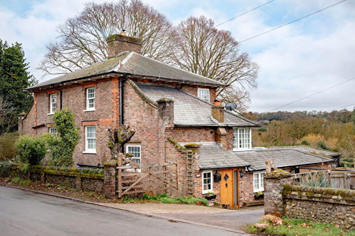 3 Bedroom Semi-Detached House For Sale In Chaulden Lane, Boxmoor, Hertfordshire, HP1