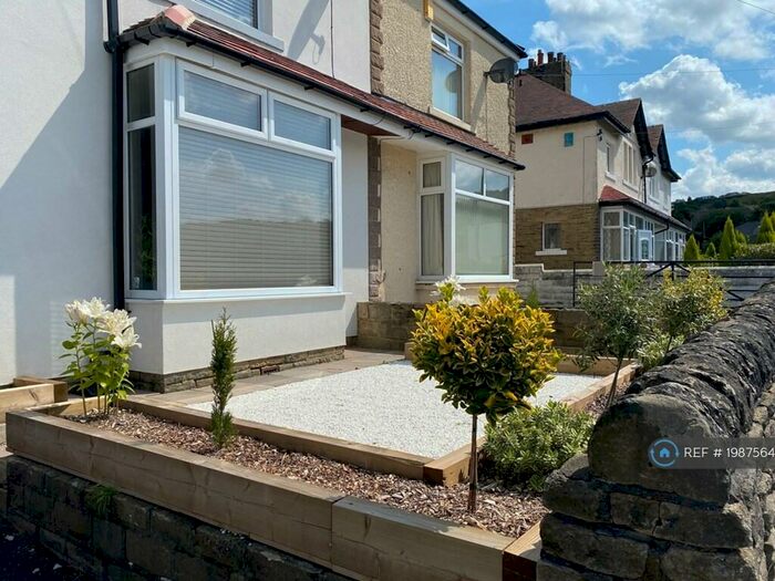 2 Bedroom Semi-Detached House To Rent In Busy Lane, Bradford, BD18