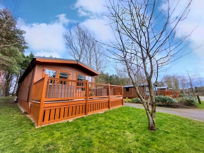 3 Bedroom Mobile/park Home For Sale In Hornsea Road, Skipsea, Driffield, YO25