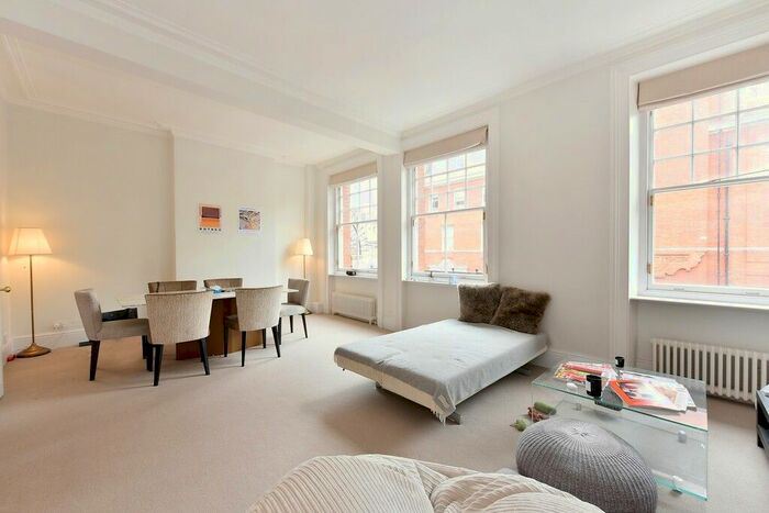2 Bedroom Flat To Rent In Cadogan Square, Knightsbridge, SW1X