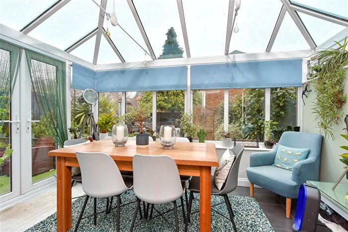 1 Bedroom End Of Terrace House For Sale In Low Meadow, Halling, Rochester, Kent, ME2