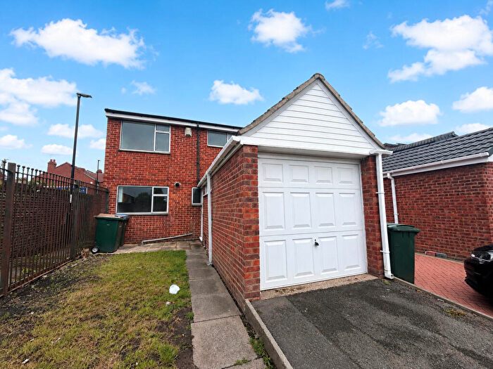 3 Bedroom House To Rent In Cawthorne Close, CV1