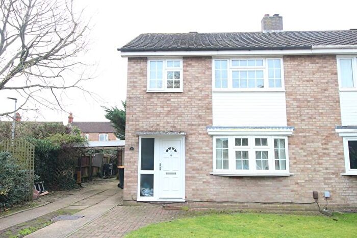 4 Bedroom Semi Detached House To Rent In Salcombe Close, Bedford, MK40