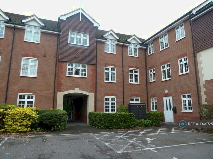2 Bedroom Flat To Rent In The Quadrant, Addlestone, KT15