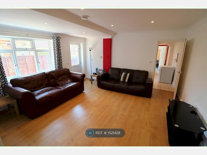 6 Bedroom Semi-Detached House To Rent In Gordon Avenue, Portswood, SO14