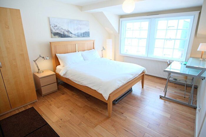 2 Bedroom Flat To Rent In T – Royal Mile, Canongate, Edinburgh, EH8