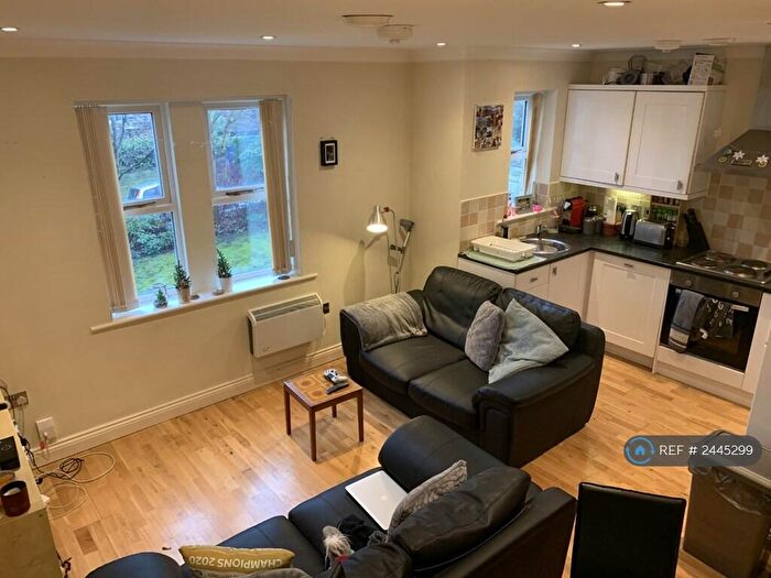 2 Bedroom Flat To Rent In Hillside House, Leeds, LS6