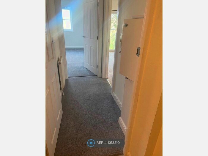 1 Bedroom Flat To Rent In Snowdon Road, Poole BH4