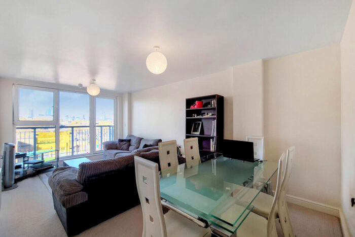 2 Bedroom Flat To Rent In Townsend Street, London, SE17