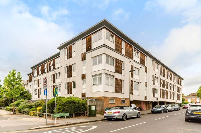 2 Bedroom Flat For Sale In Austen Apartments, Weighton Road, Anerley, London, SE20