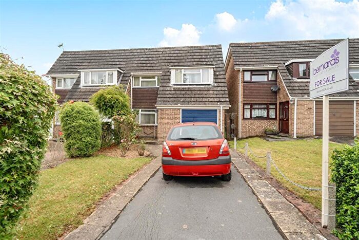 3 Bedroom Semi-Detached House For Sale In Sandisplatt, Fareham, PO14