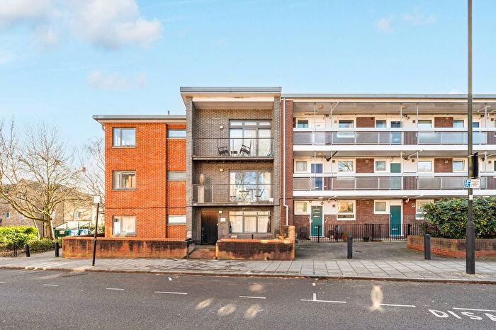 1 Bedroom Flat To Rent In Roupell Road, Streatham, London, SW2