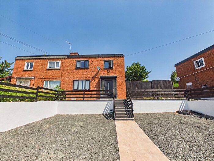 3 Bedroom Semi Detached House For Sale In Avon Road, Worcester, Worcestershire, WR4