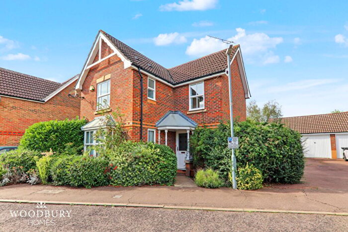 3 Bedroom Detached House For Sale In Seymour Close, Loughton, IG10
