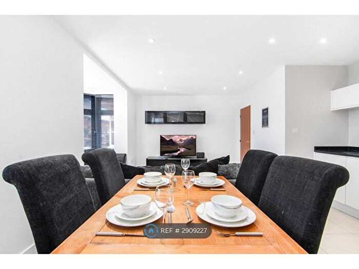 2 Bedroom Flat To Rent In Southgate Road, Potters Bar, EN6
