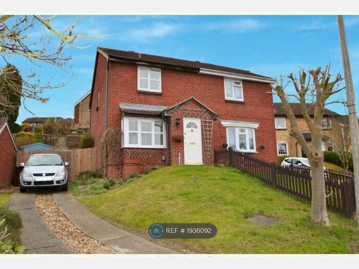 3 Bedroom Semi-Detached House To Rent In Romney Road, Chatham, ME5