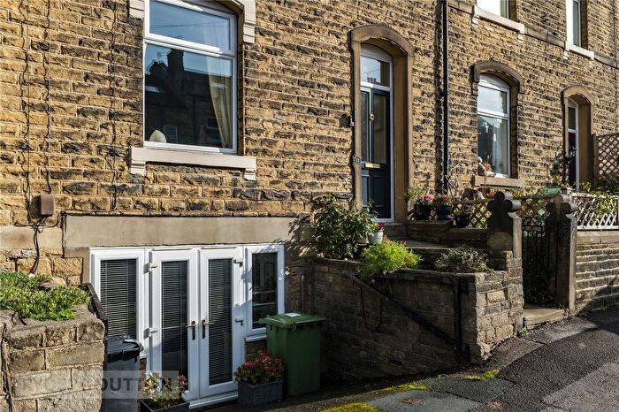 3 Bedroom End Of Terrace House For Sale In Thirstin Road, Honley, Holmfirth, West Yorkshire, HD9