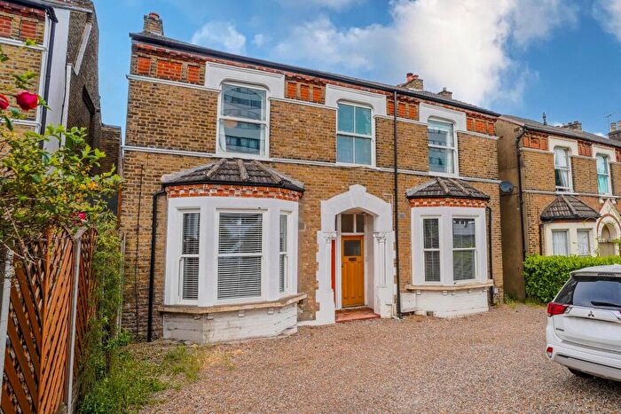 3 Bedroom Maisonette For Sale In Croydon Road, Anerley, London, SE20