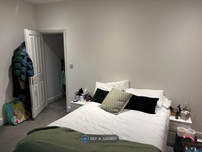 2 Bedroom Flat To Rent In Cavendish Road, London, SW12