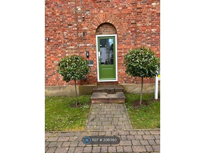 2 Bedroom Flat To Rent In Barham Lodge, Buckingham, MK18