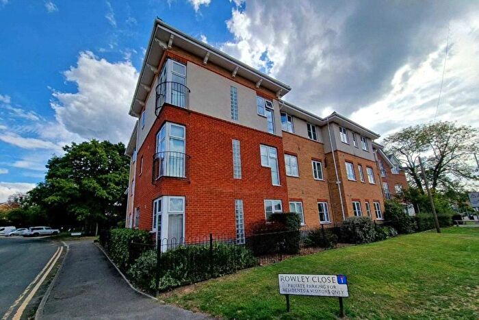 2 Bedroom Flat To Rent In Rowley Close, Bracknell, Berkshire, RG12