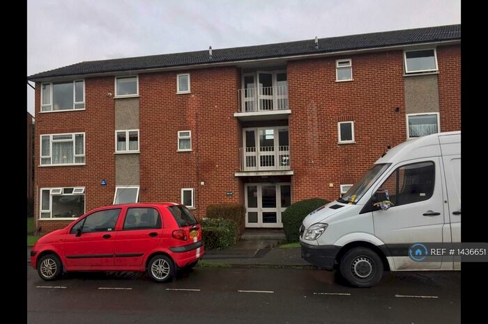 3 Bedroom Flat To Rent In Slough, Slough, SL1