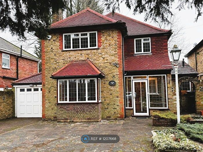 4 Bedroom Detached House To Rent In Tilehouse Way, Denham, UB9