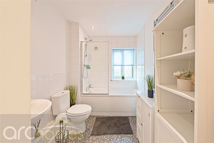 2 Bedroom Flat For Sale In Gadfield Grove, Atherton, Manchester, M46