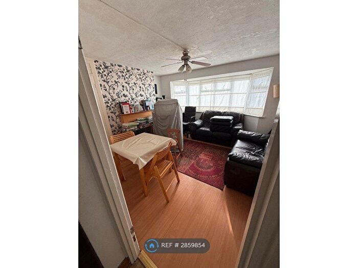 2 Bedroom Flat To Rent In Maylands Drive, Sidcup, DA14