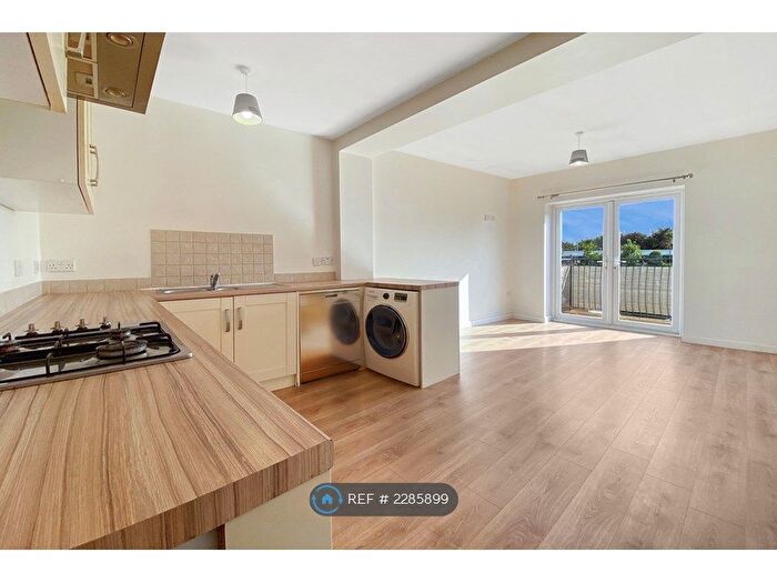 2 Bedroom Flat To Rent In Station Approach, Bromley, BR2