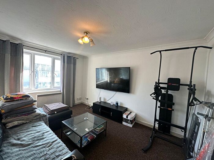 1 Bedroom Flat For Sale In Melbourne Road, Tilbury, Essex, RM18