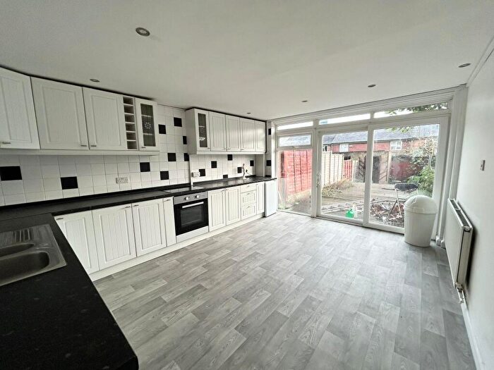 3 Bedroom House To Rent In Knightstone Avenue, Hockley, B18